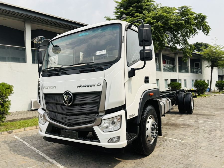 Foton Auman BJ1226 medium-duty truck, chassis cab